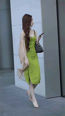 花季传媒在线观看入口长发连衣绿裙的气质美女 喜欢不插图